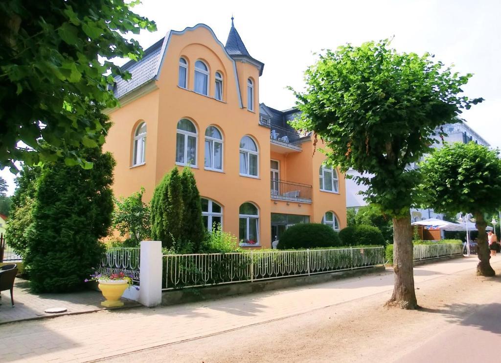 Hotel Villa Strandrose 제바트헤링스도르프 외부 사진